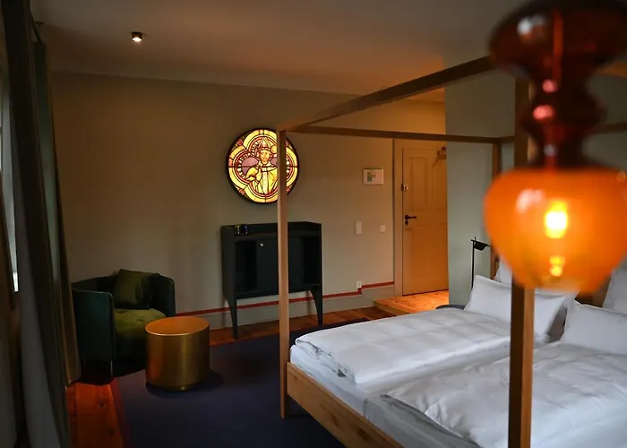 Alter Bischofshof Bed & Breakfast 3*